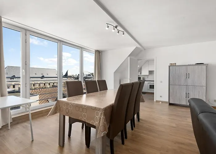 Beautiful Near Center *