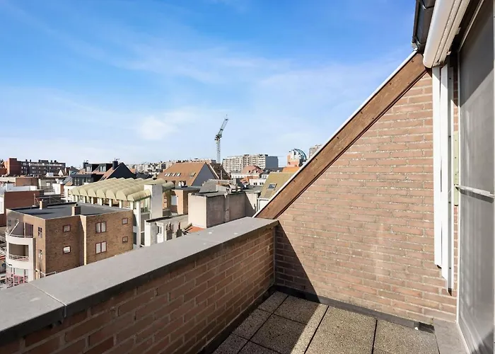 Beautiful Near Center *